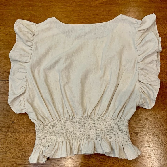 Cupcakes and Cashmere beige linen blend flutter sleeve top with smocked waist - Picture 3 of 7